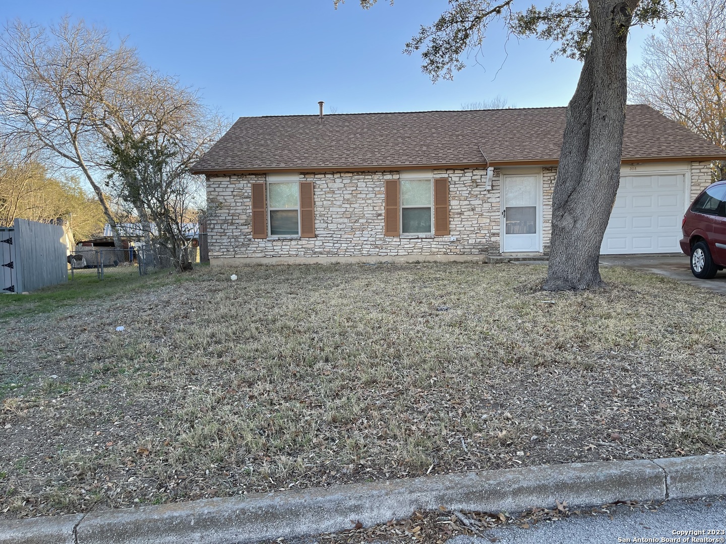 Photo of 308 Mountain Shadows St in Live Oak, TX
