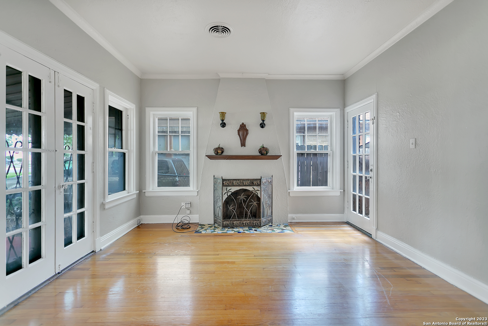 110 North Dr, San Antonio, TX 78201