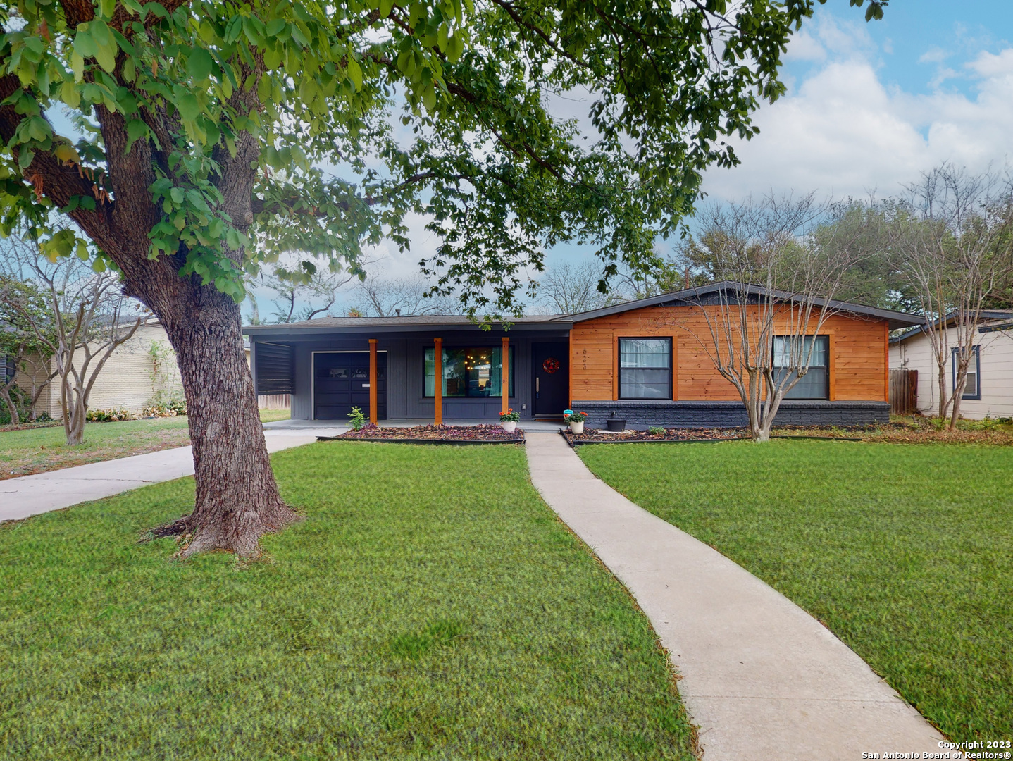 Property photo for 623 E Nottingham, San Antonio, TX