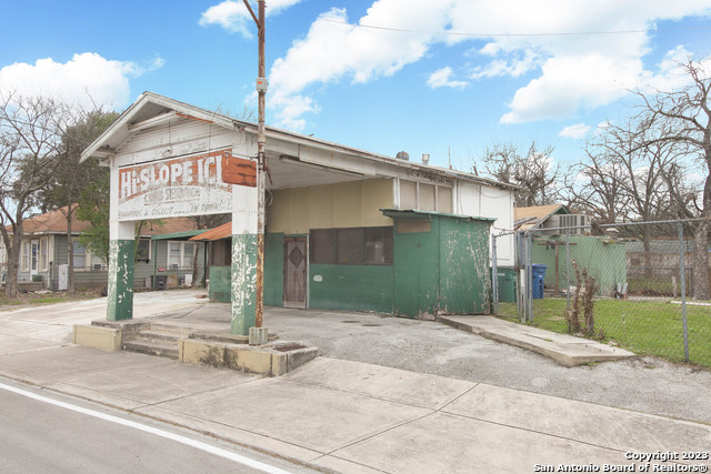 Photo of 1244 Rigsby Ave in San Antonio, TX