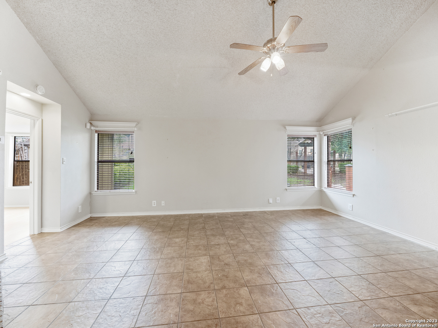 6302 SCRUB JAY, San Antonio, TX 78240