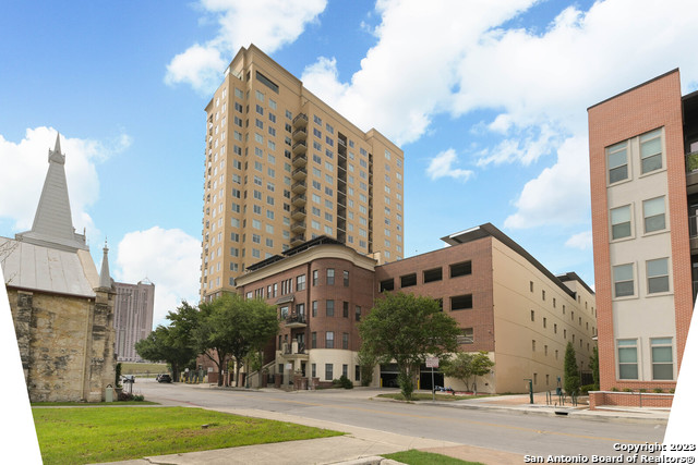 Spacious 2 beds / 2.5 baths condo with private balcony & parking garage. Parking is on the 5th floor, #223 & 224. The building is very quiet and offers 24-hour concierge , fitness gym, and pool.  The condo  features walking distance to downtown riverwalk, river center mall, Alamo dome & the hemisphere plaza.  The building has a sky room on the top floor for parties and meetings, etc.  Pet friendly.