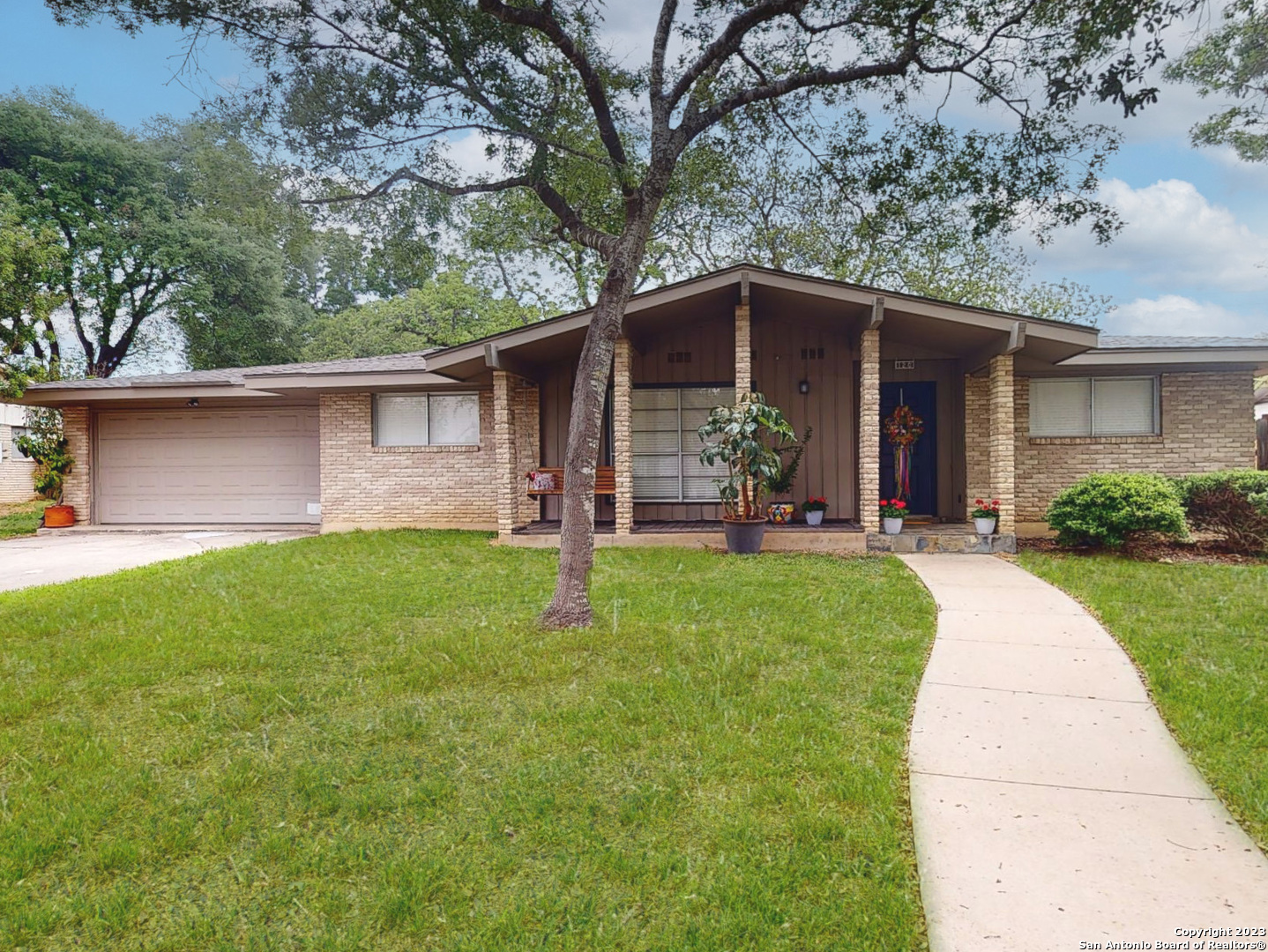 Property photo for 120 Bluet Ln, San Antonio, TX