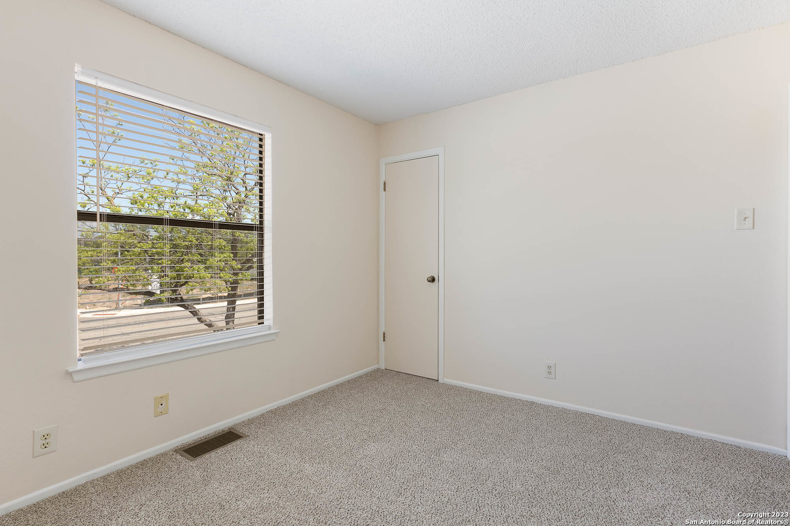 326 W BYRD BLVD, #1, Universal City, TX 78148