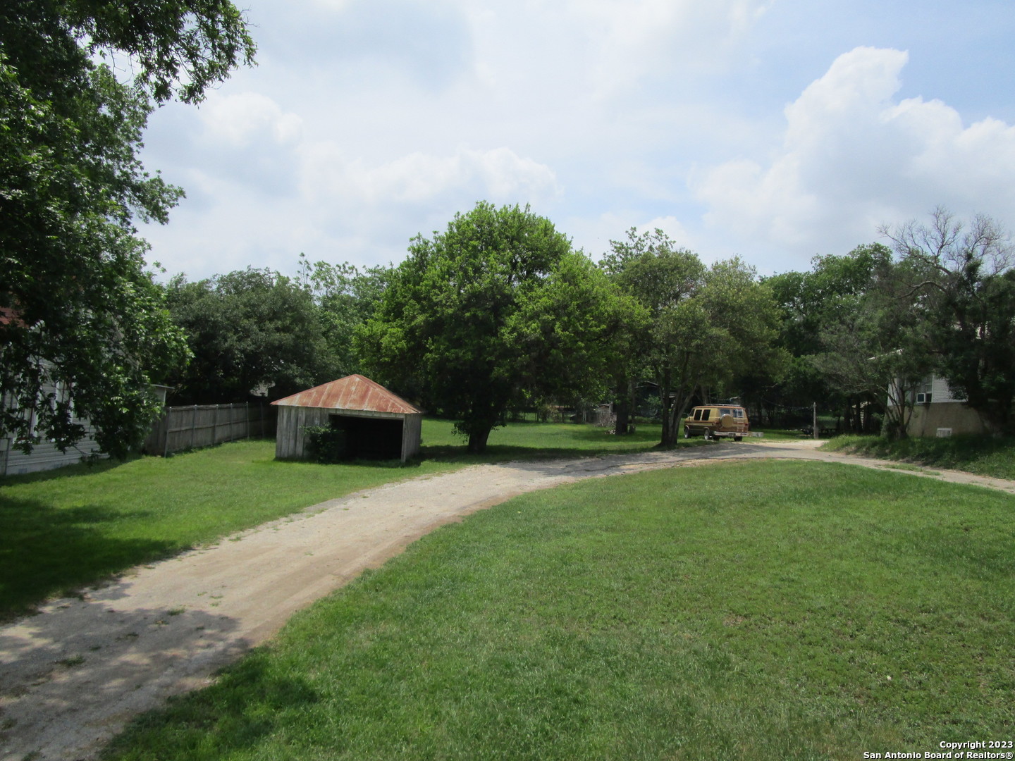 Photo of 840 Castell Ave in New Braunfels, TX