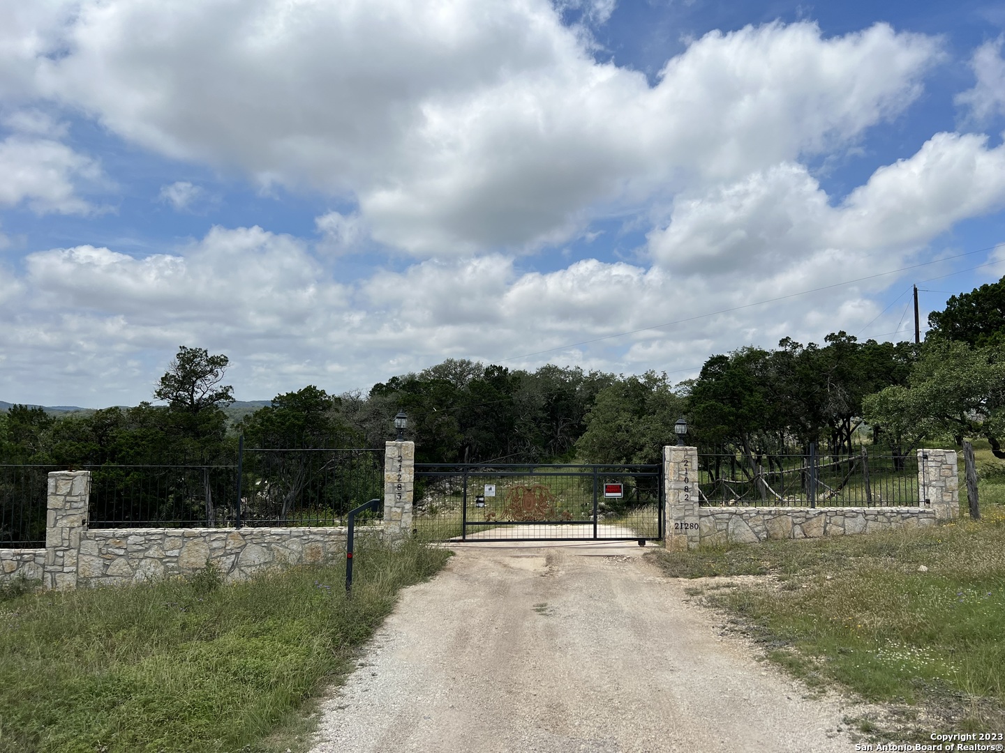 Photo of 21280 Sams Ranch Rd in Helotes, TX