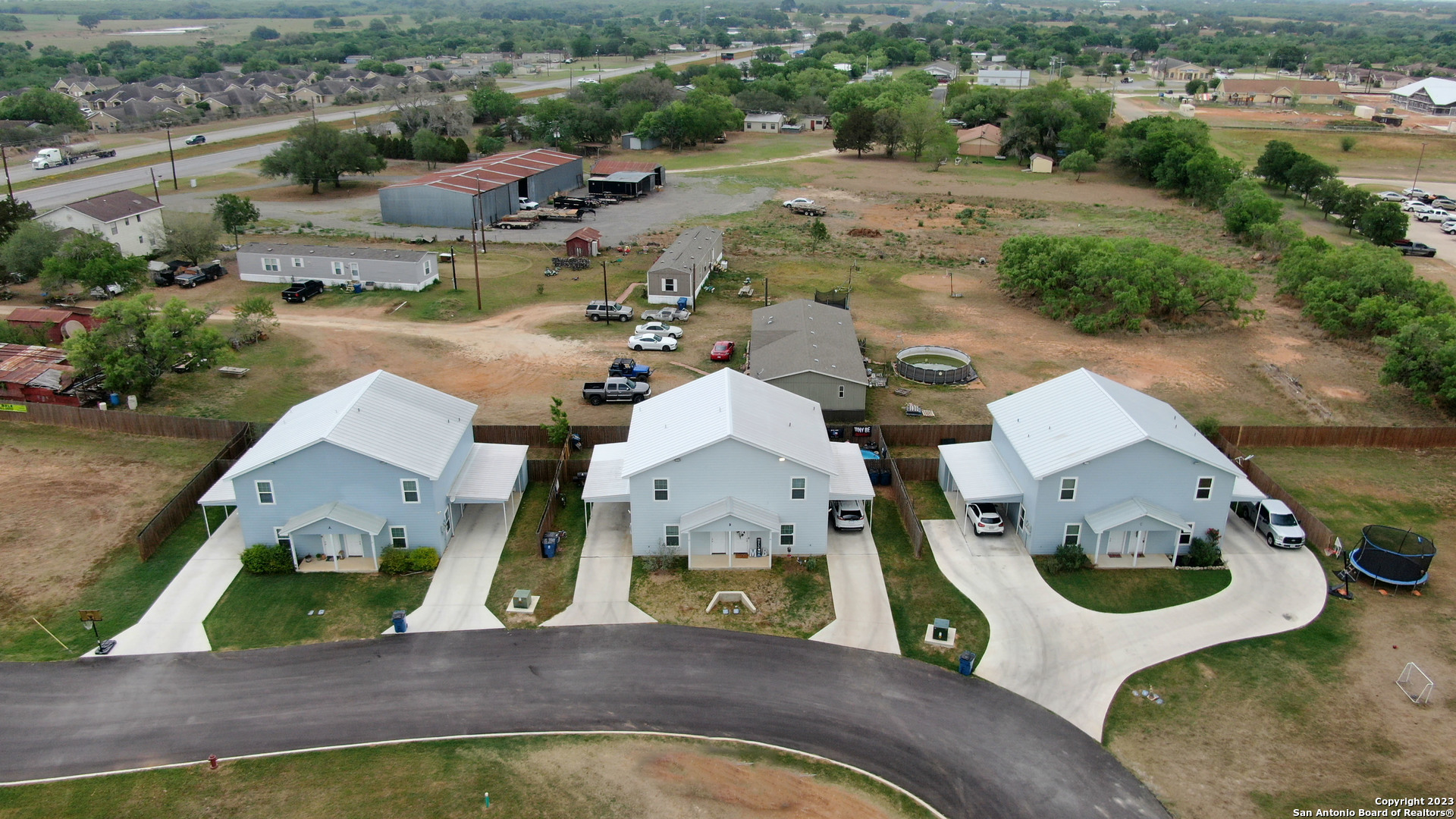 Photo of 201 Lantana St in Floresville, TX