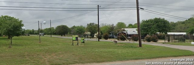 Photo of 101 Lantana St in Floresville, TX
