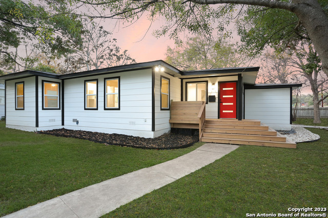Photo of 275 Fair Oaks Pl in Alamo Heights, TX