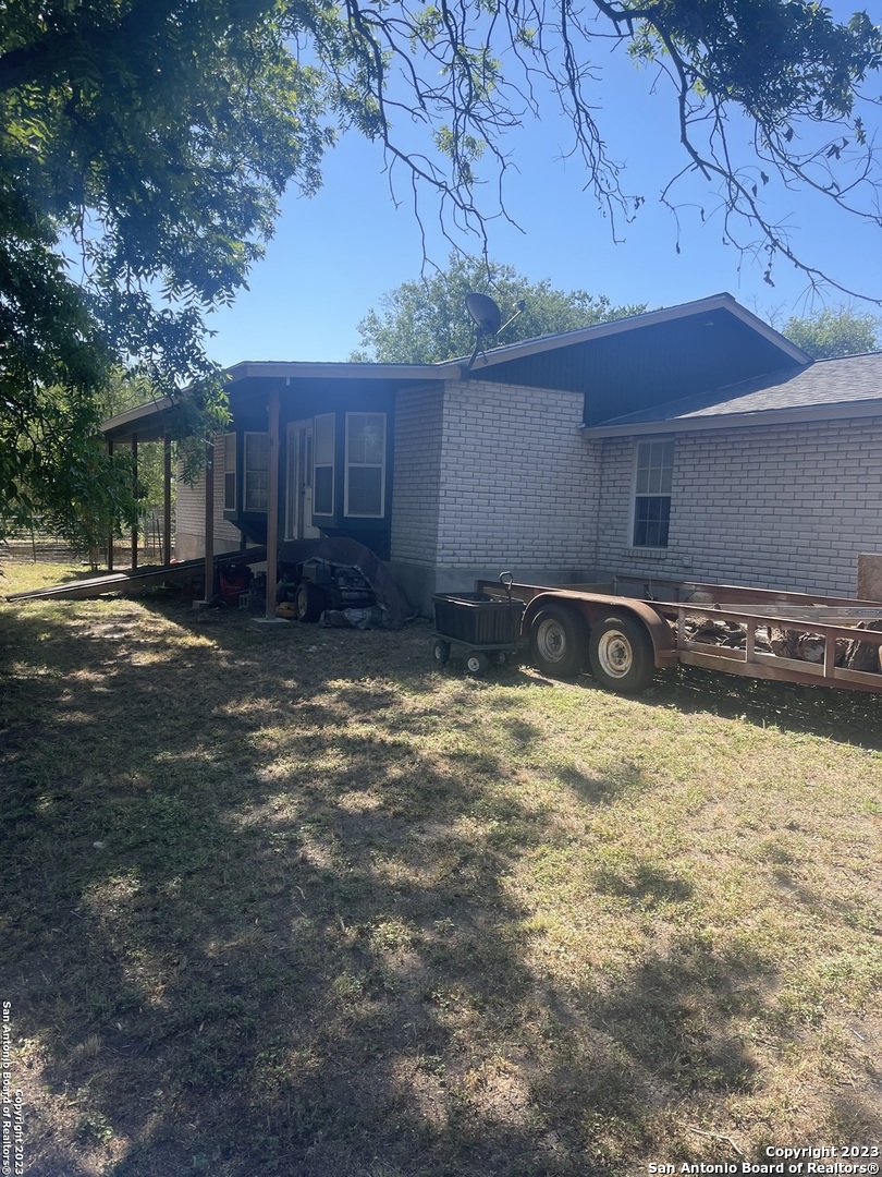 Photo of 500 Pickford St in Sabinal, TX