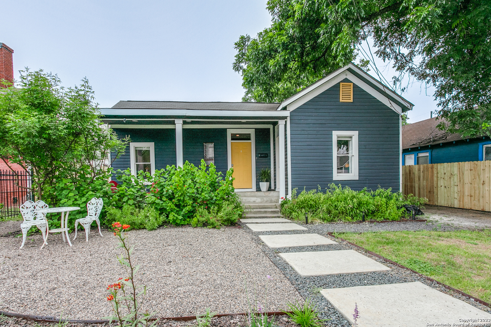 Photo of 312 Burleson St in San Antonio, TX