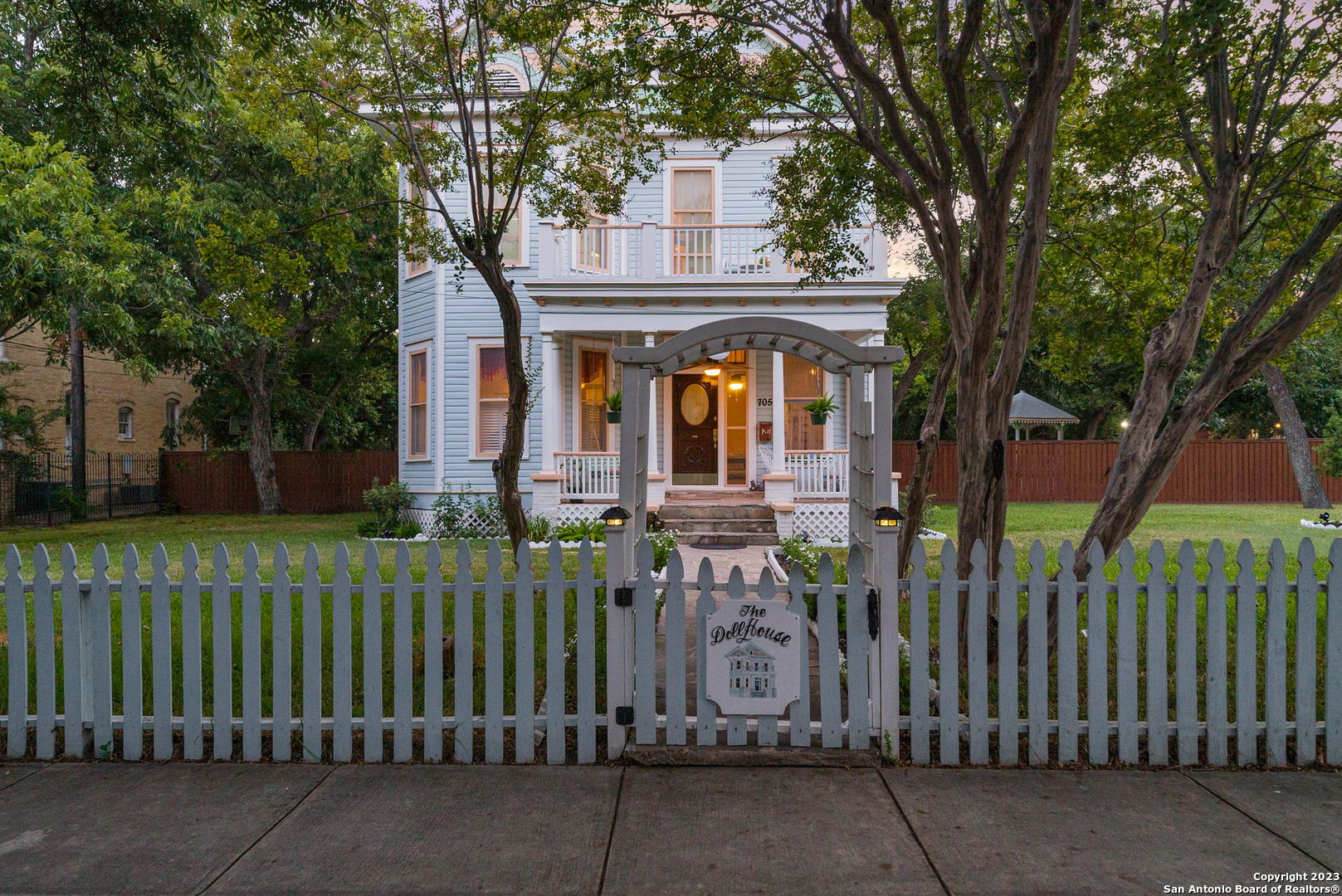Photo of 705 Guenther St in San Antonio, TX