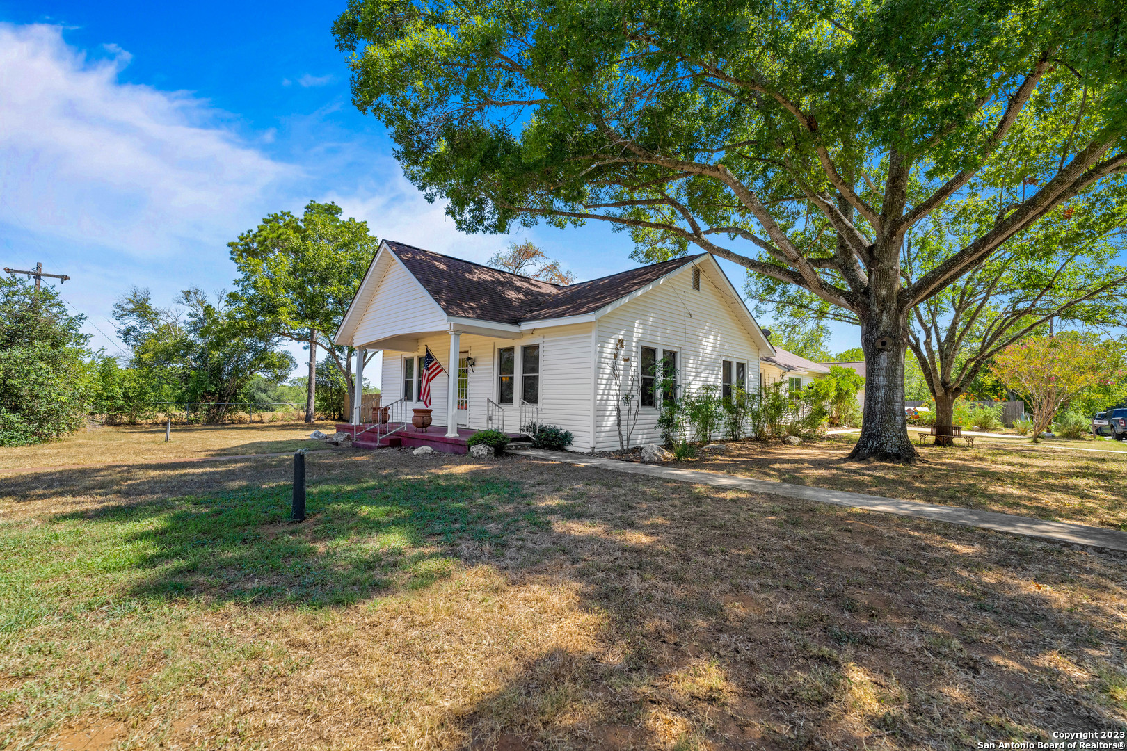 Photo of 1801 3rd St in Floresville, TX