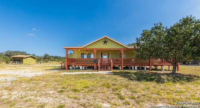 Photo of 358 County Rd 6814 in Natalia, TX