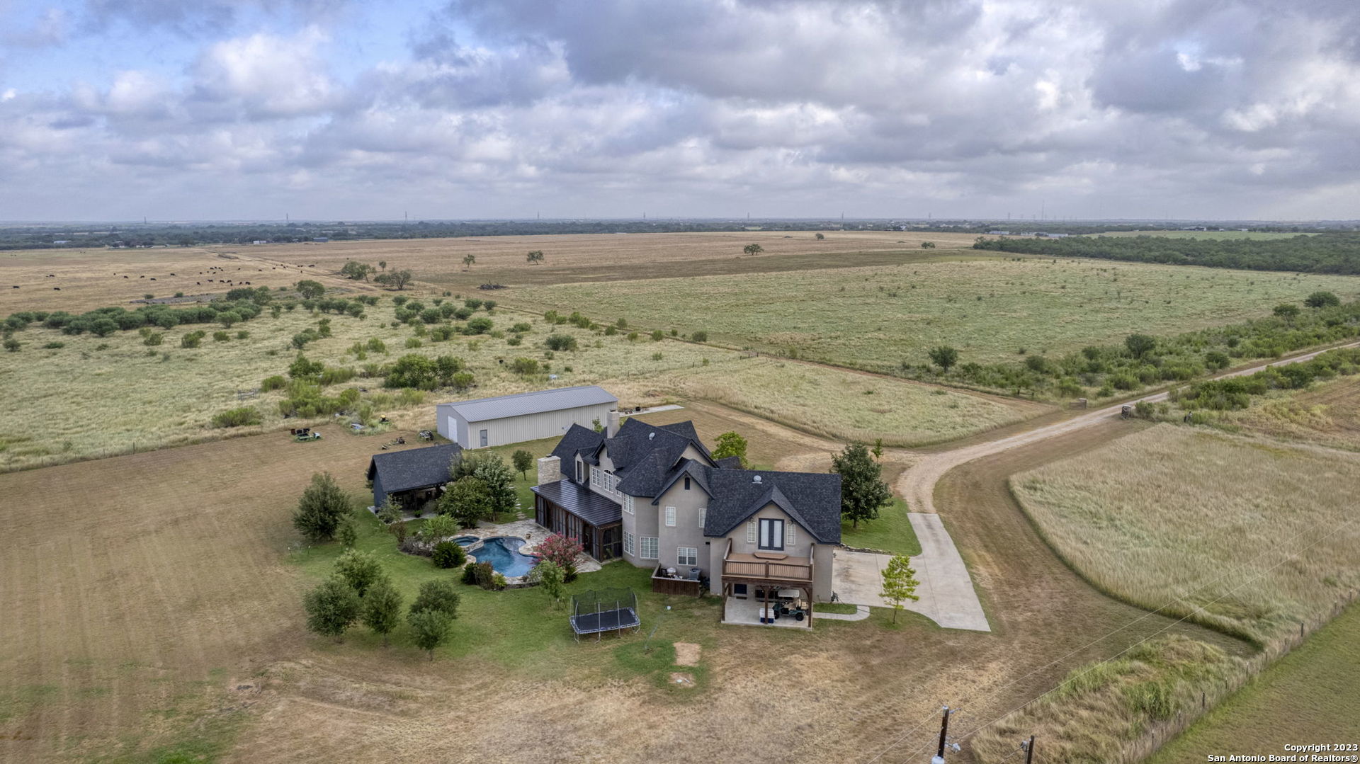 Photo of 2538 County Rd 223 in Floresville, TX
