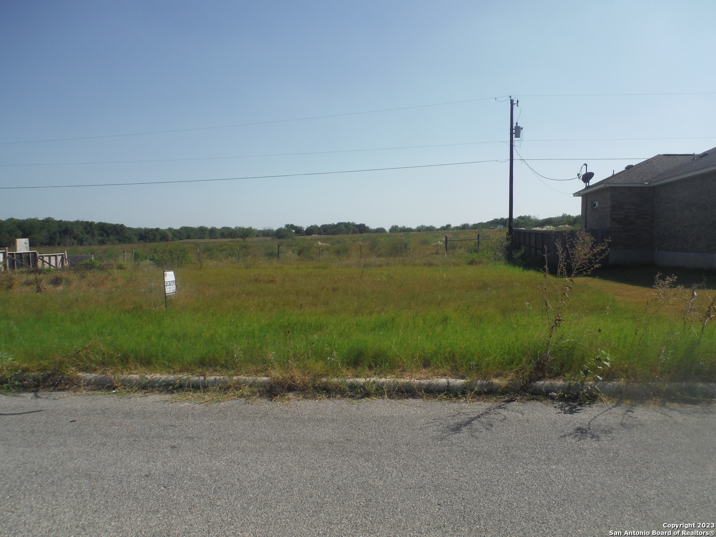 Photo of 152 Parkcrest in Floresville, TX