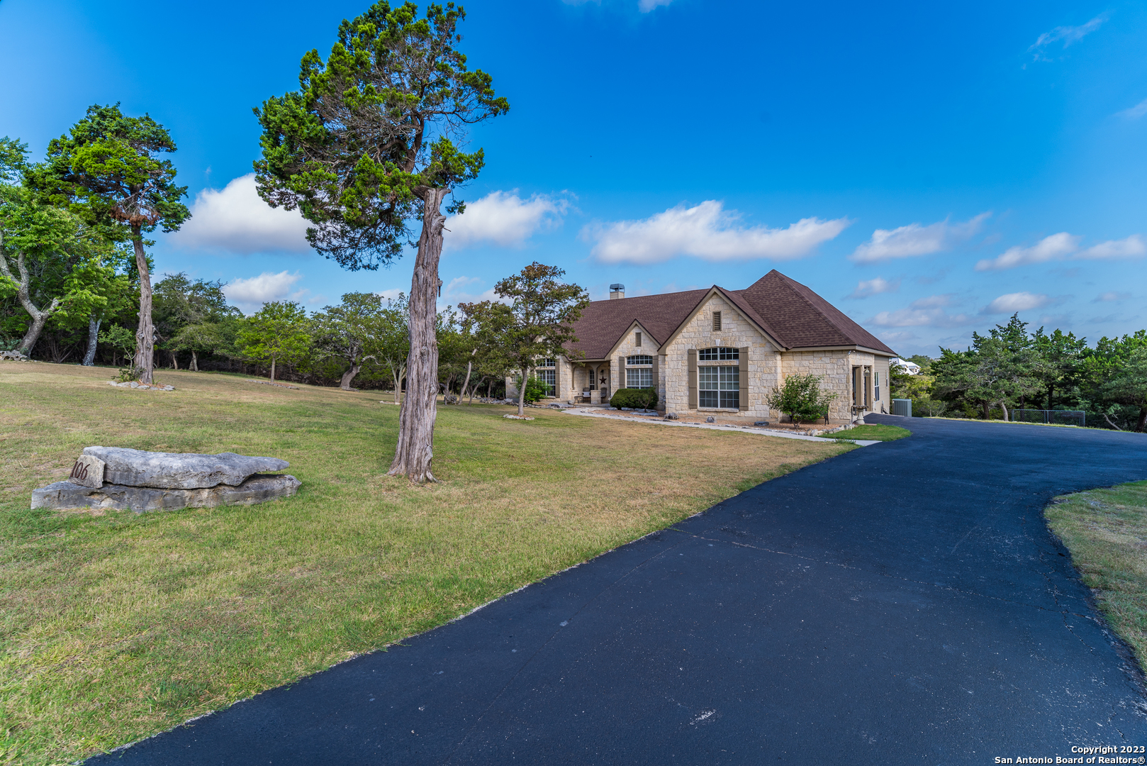 Photo of 106 High View Dr in Boerne, TX